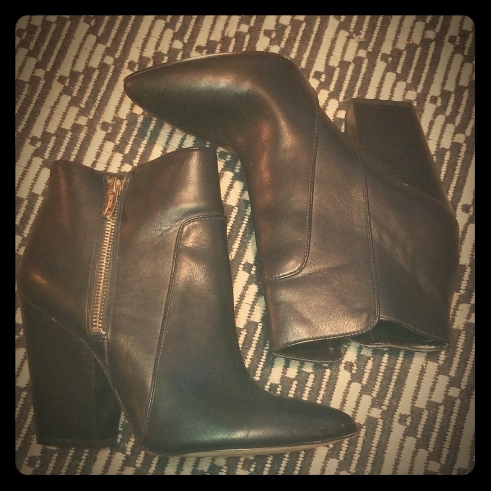 BCBG BLACK BOOTS